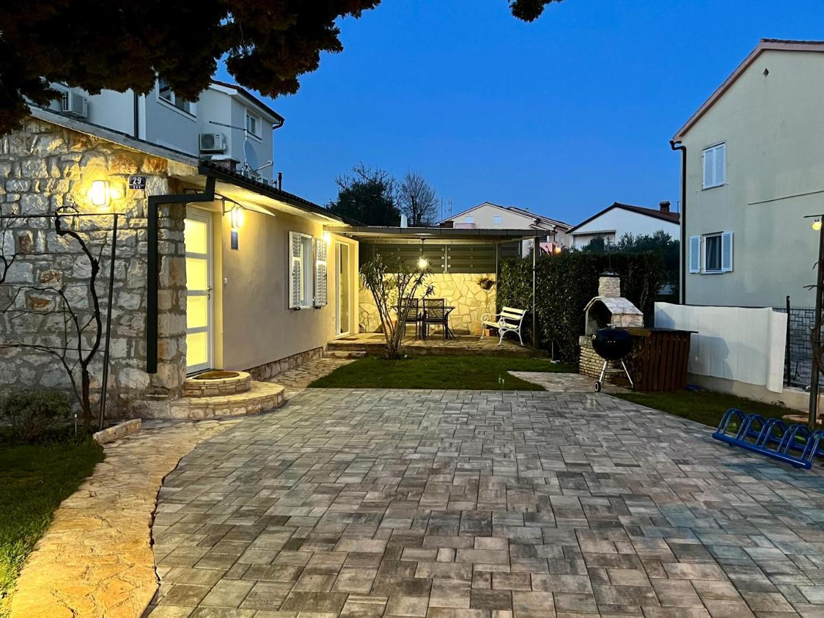Holiday House "Laurus Garden" With Private Parking Medulin Exteriér fotografie