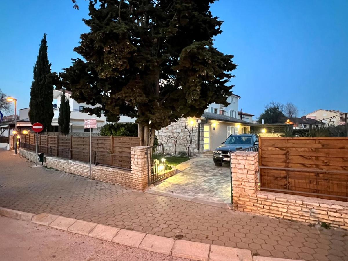 Holiday House "Laurus Garden" With Private Parking Medulin Exteriér fotografie