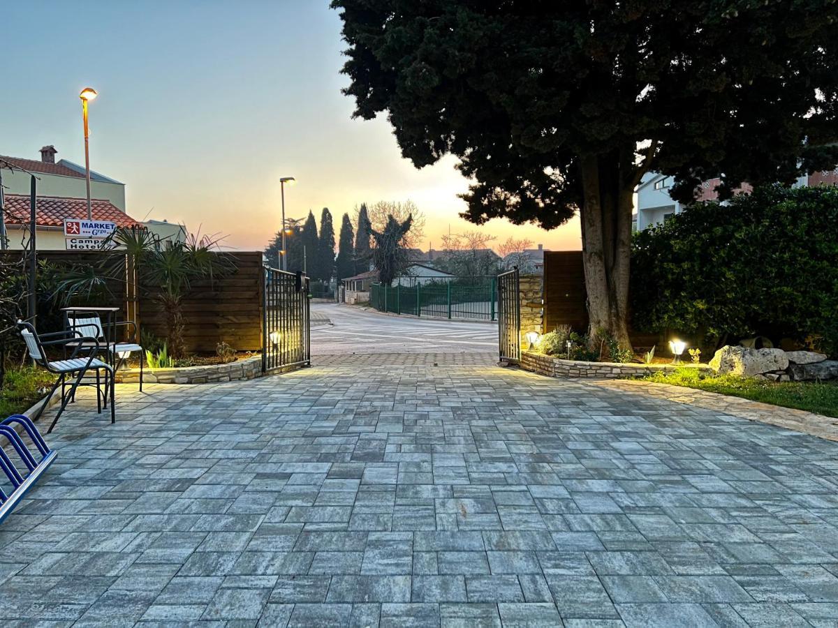 Holiday House "Laurus Garden" With Private Parking Medulin Exteriér fotografie