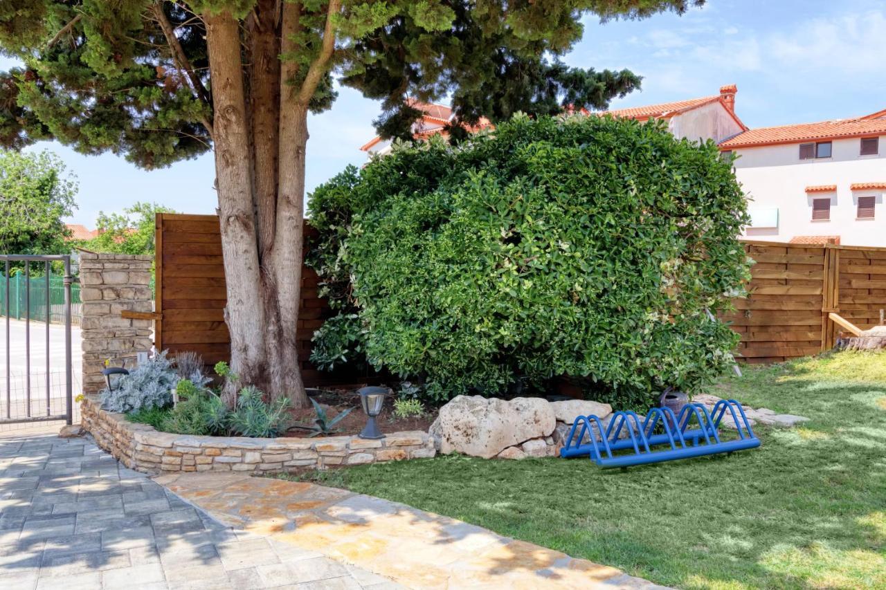 Holiday House "Laurus Garden" With Private Parking Medulin Exteriér fotografie