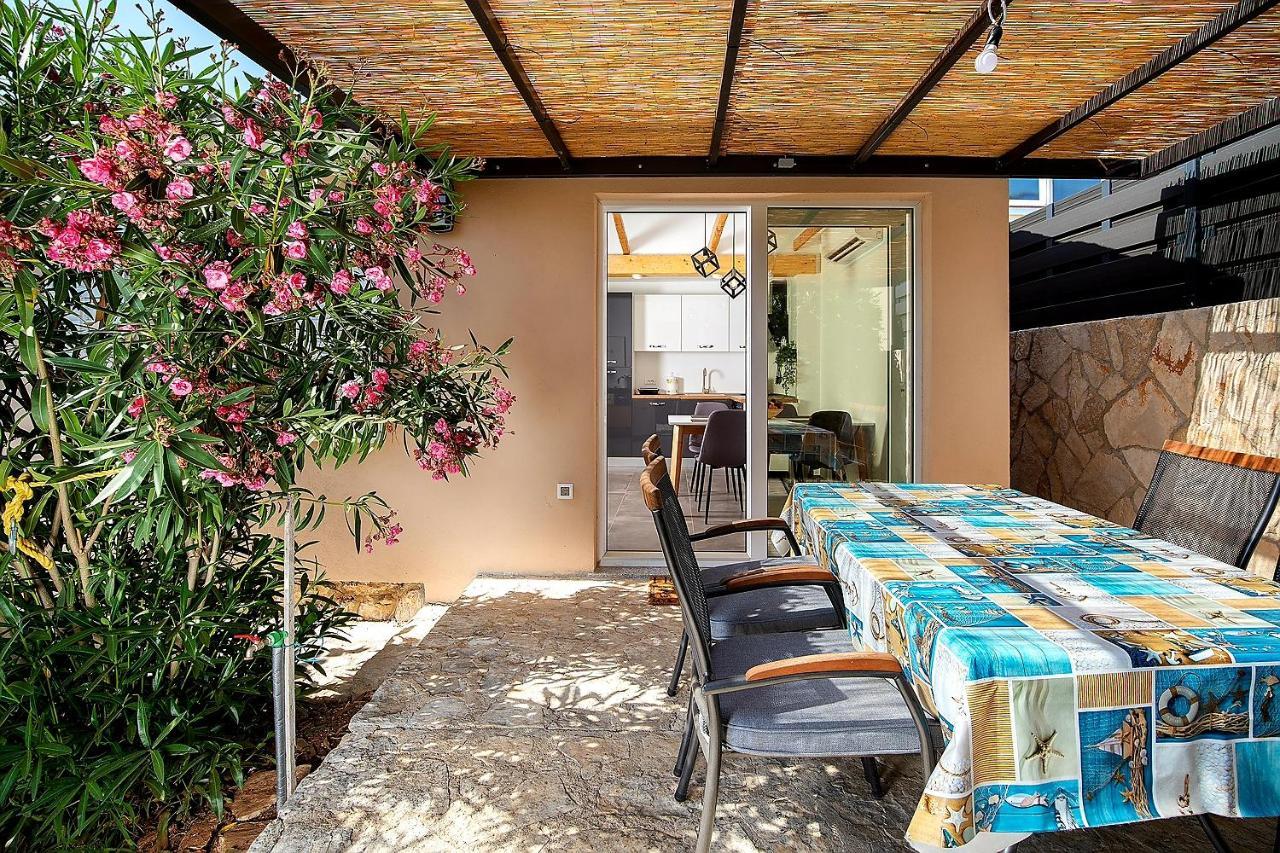 Holiday House "Laurus Garden" With Private Parking Medulin Exteriér fotografie