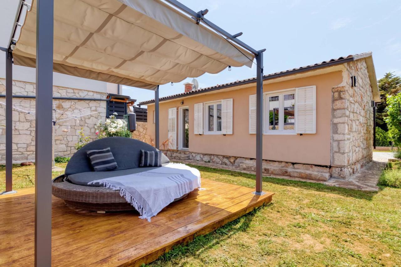 Holiday House "Laurus Garden" With Private Parking Medulin Exteriér fotografie