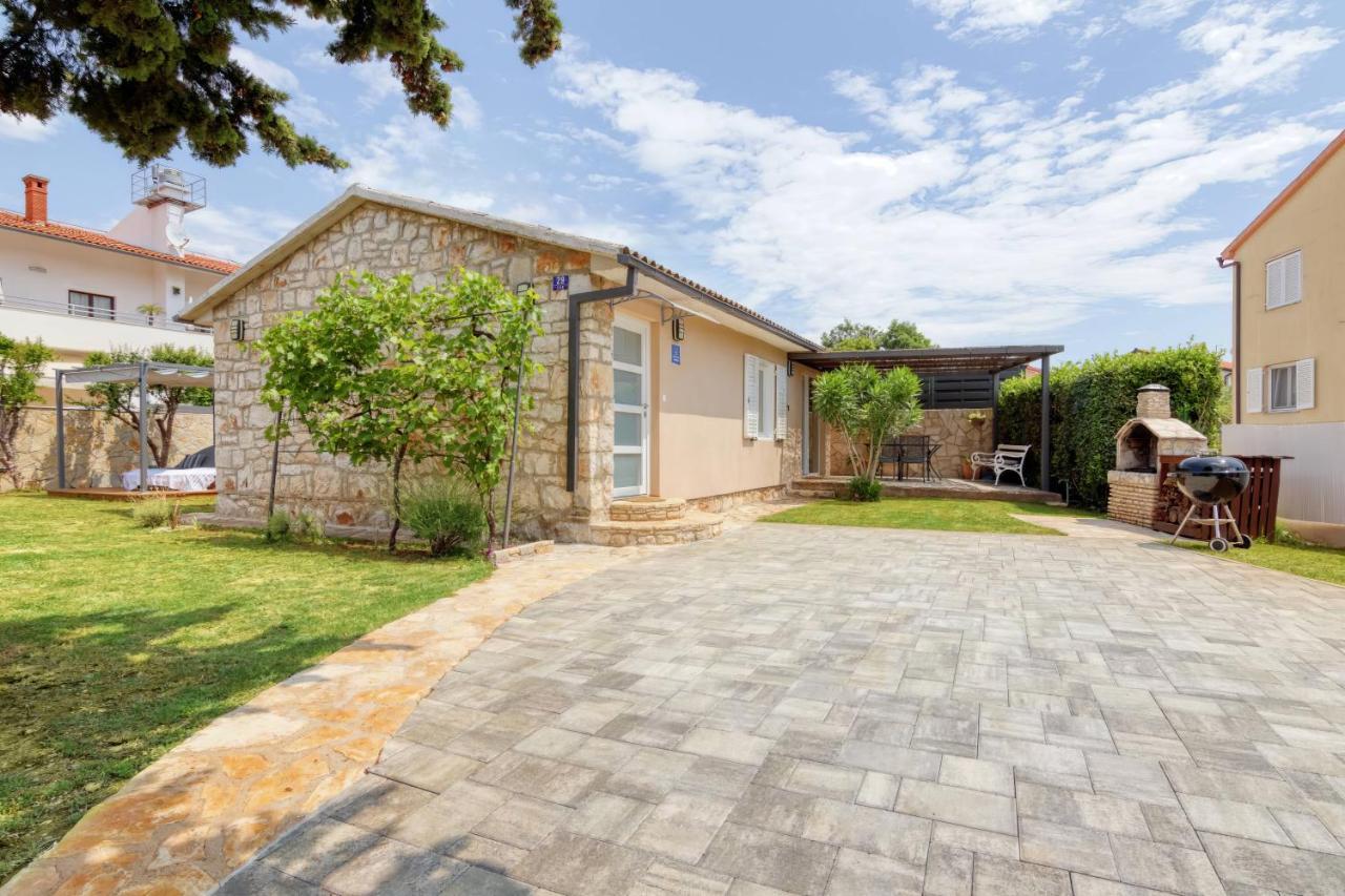 Holiday House "Laurus Garden" With Private Parking Medulin Exteriér fotografie