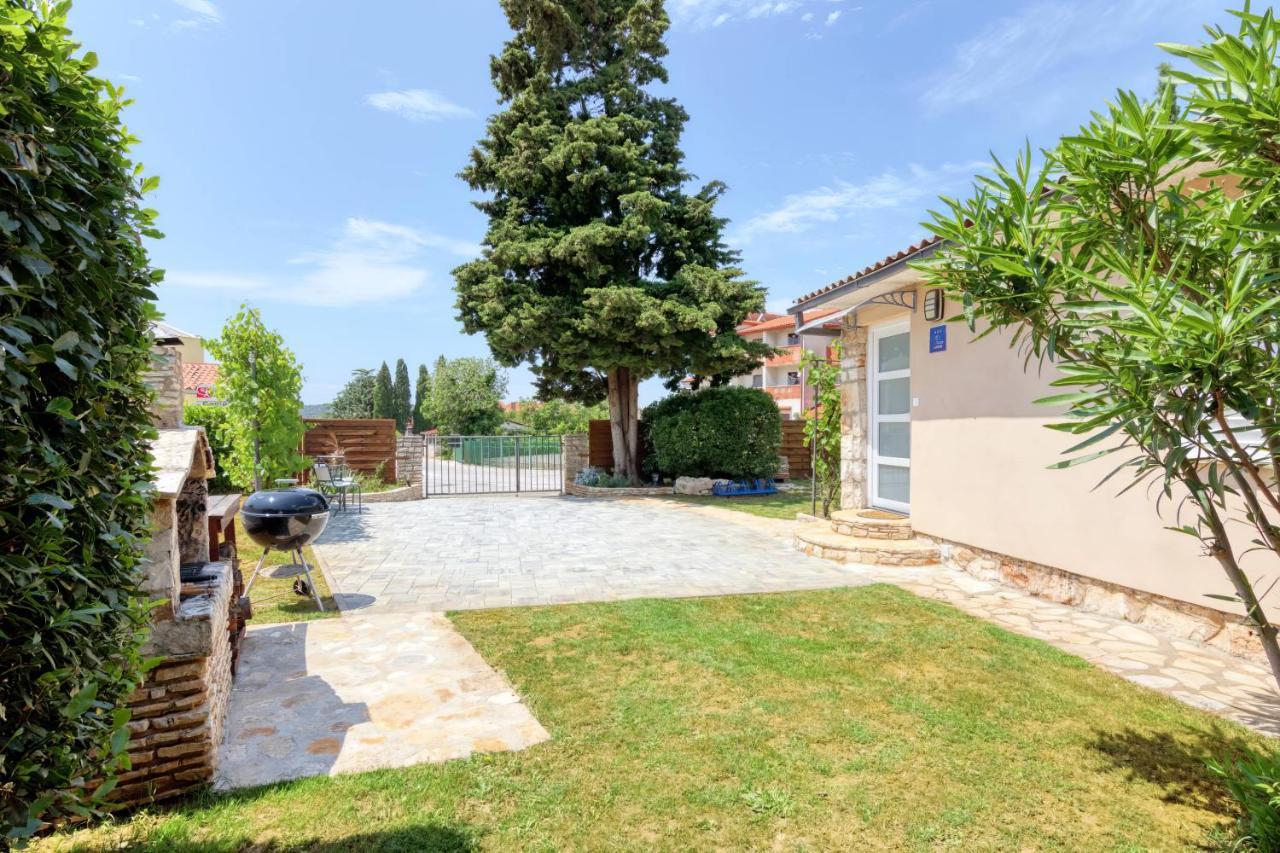 Holiday House "Laurus Garden" With Private Parking Medulin Exteriér fotografie