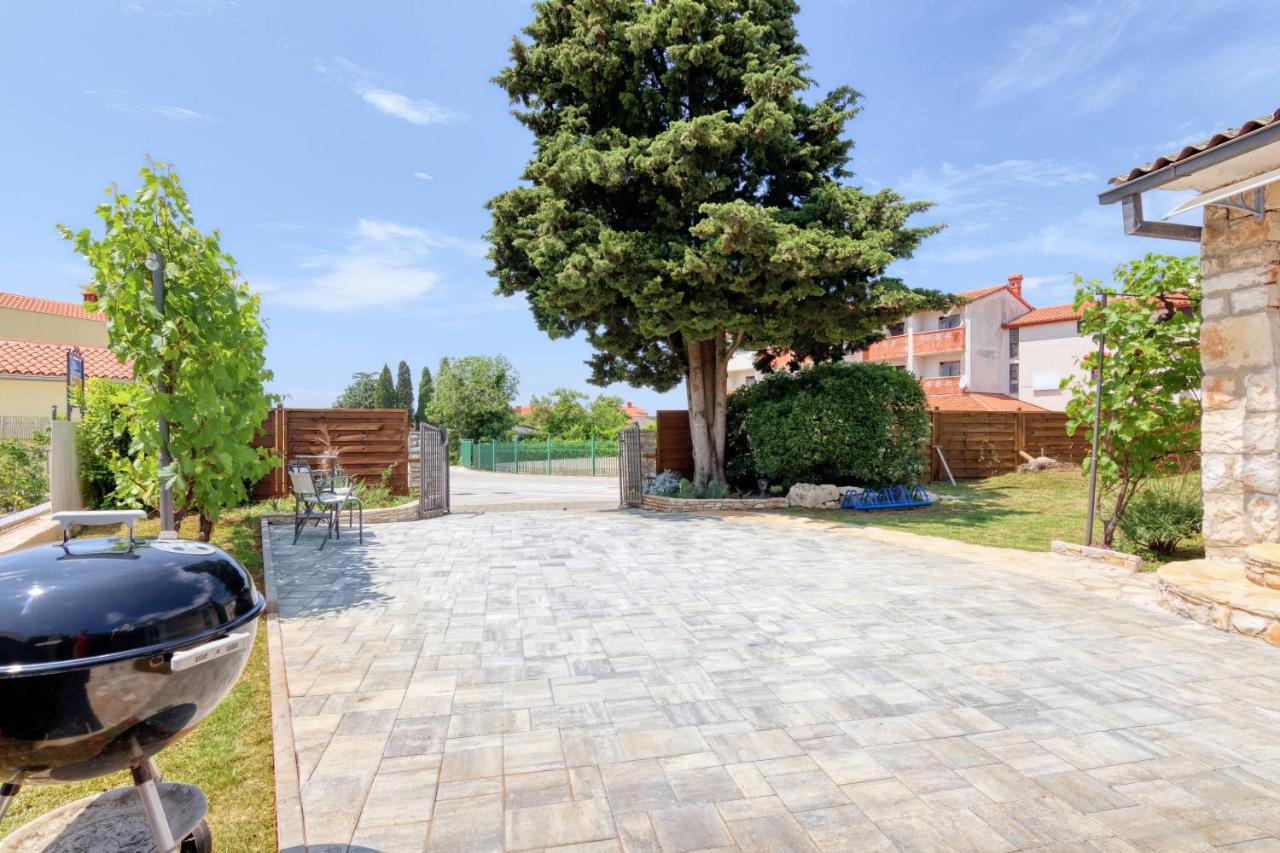 Holiday House "Laurus Garden" With Private Parking Medulin Exteriér fotografie